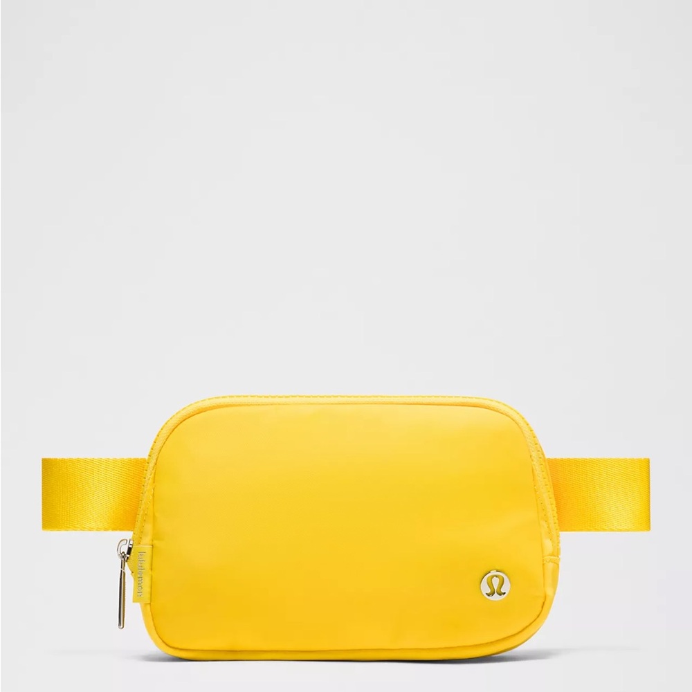 Lululemon Everywhere Belt Bag 1L- Lemon Lush/Silver